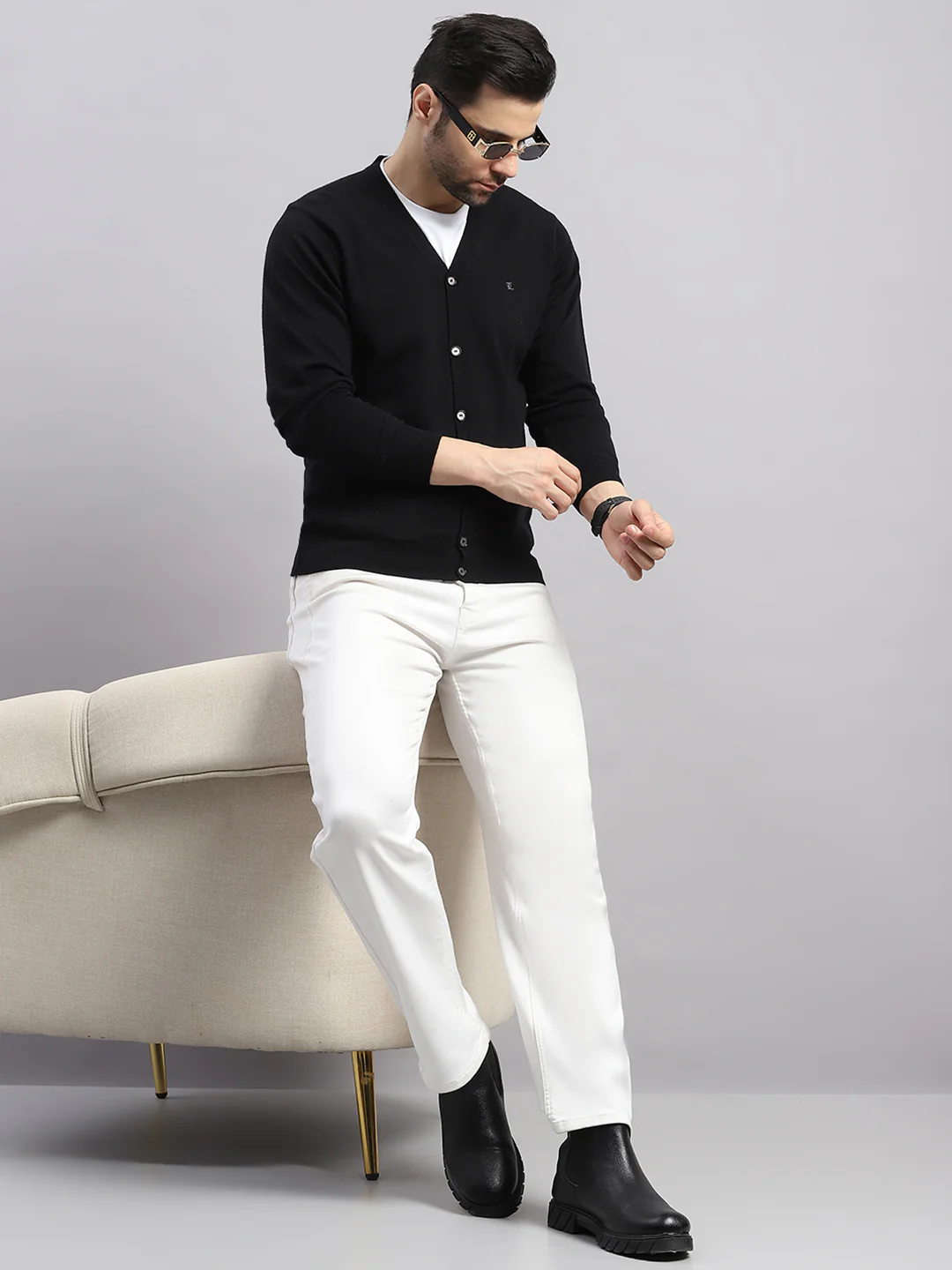 Luxuria Men Black Solid V Neck Full Sleeve Cardigan - Image 2