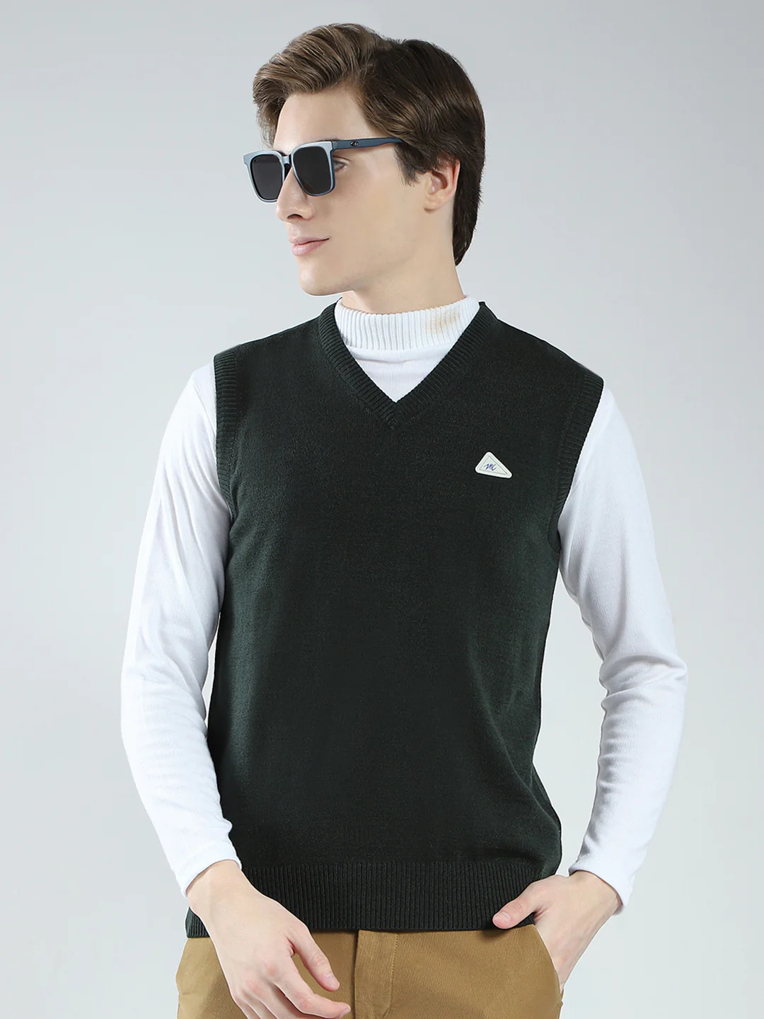Men Olive Solid V Neck Sleeveless Sweater