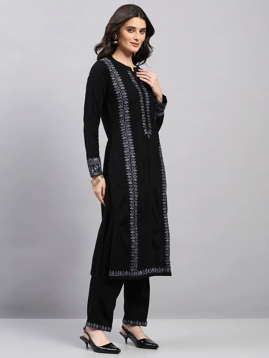 Women Black Printed Round Neck Full Sleeve Kurti Set for Winter - Image 4