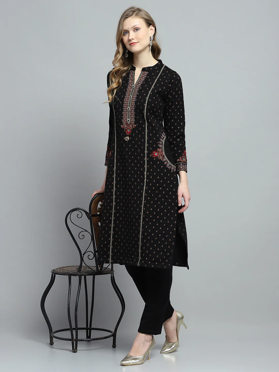 Women Black Self Design Round Neck Full Sleeve Kurti Set for Winter - Image 2