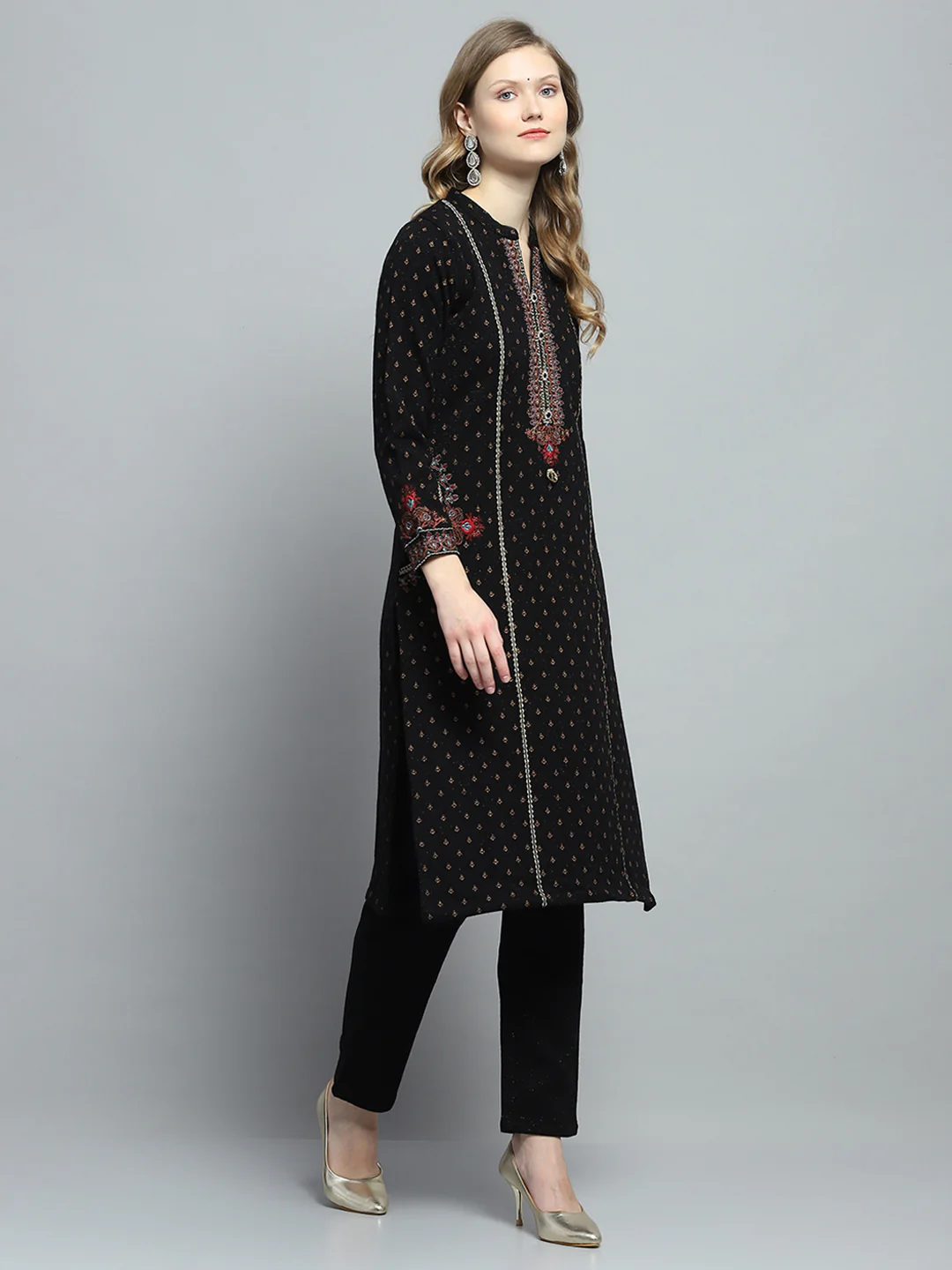 Women Black Self Design Round Neck Full Sleeve Kurti Set for Winter - Image 4