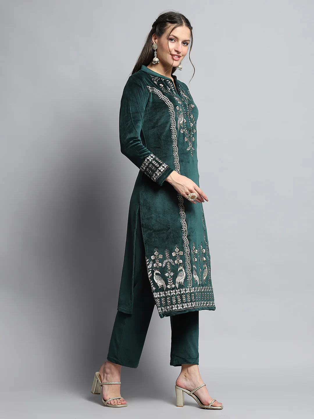Women Green Self Design Round Neck Full Sleeve Kurti Set for Winter - Image 4