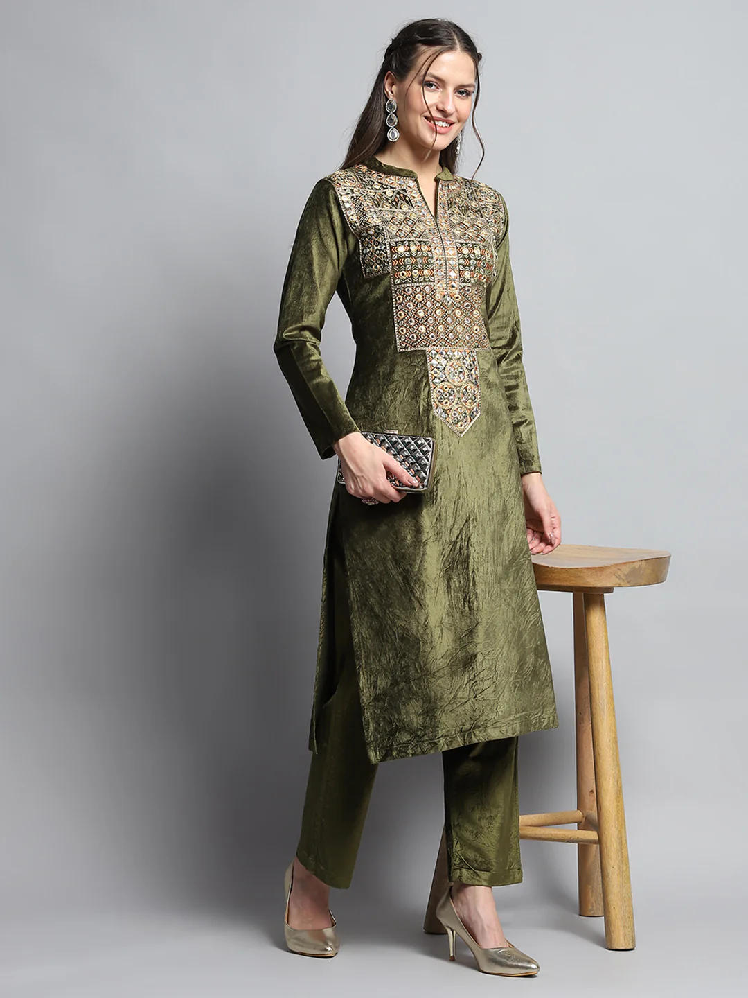 Women Green Self Design Round Neck Full Sleeve Kurti Set for Winter - Image 2