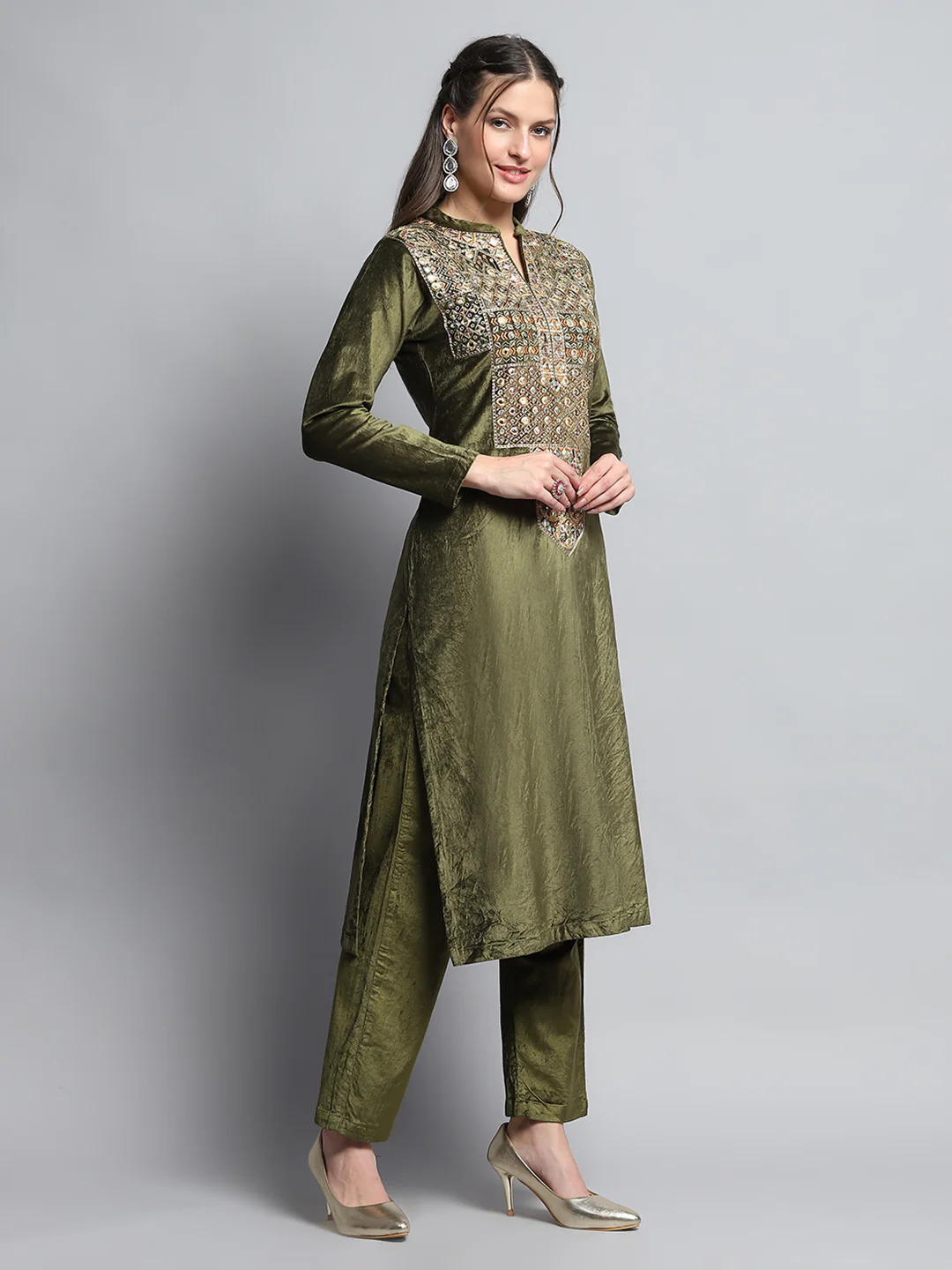 Women Green Self Design Round Neck Full Sleeve Kurti Set for Winter - Image 4