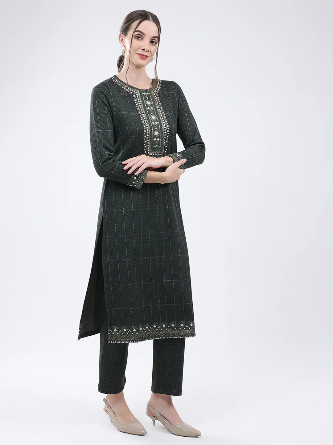 Women Green Self Design Round Neck Full Sleeve Kurti Set for Winter - Image 4