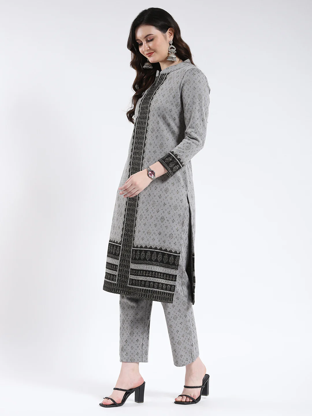 Women Grey Self Design Band Neck Full Sleeve Kurti Set for Winter - Image 3