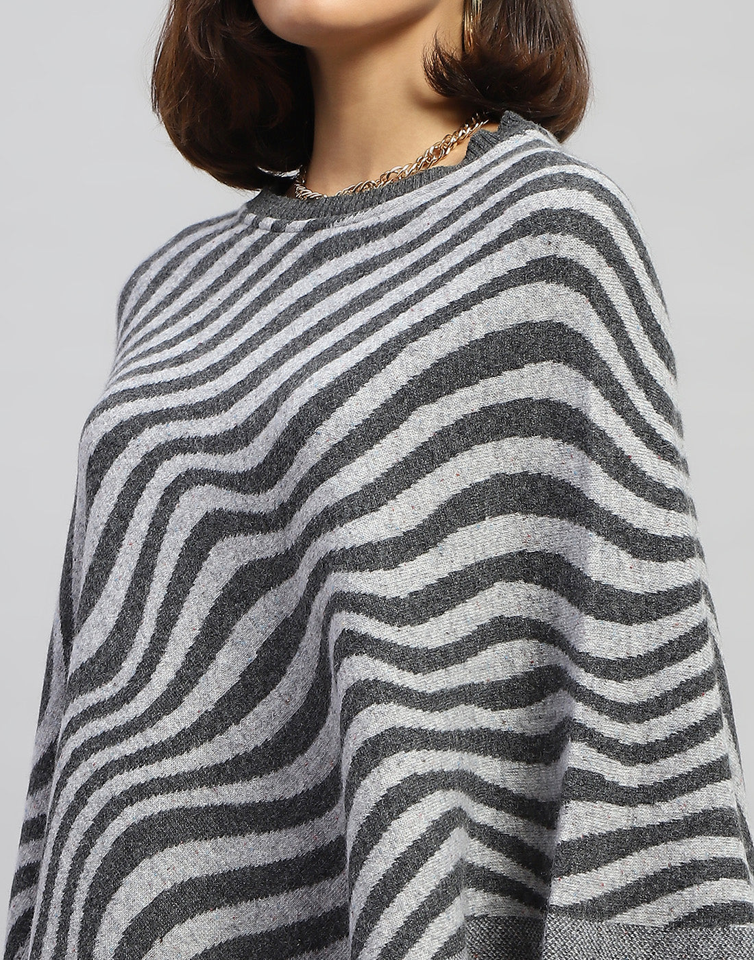 Women Grey Self Design Round Neck Poncho - Image 6