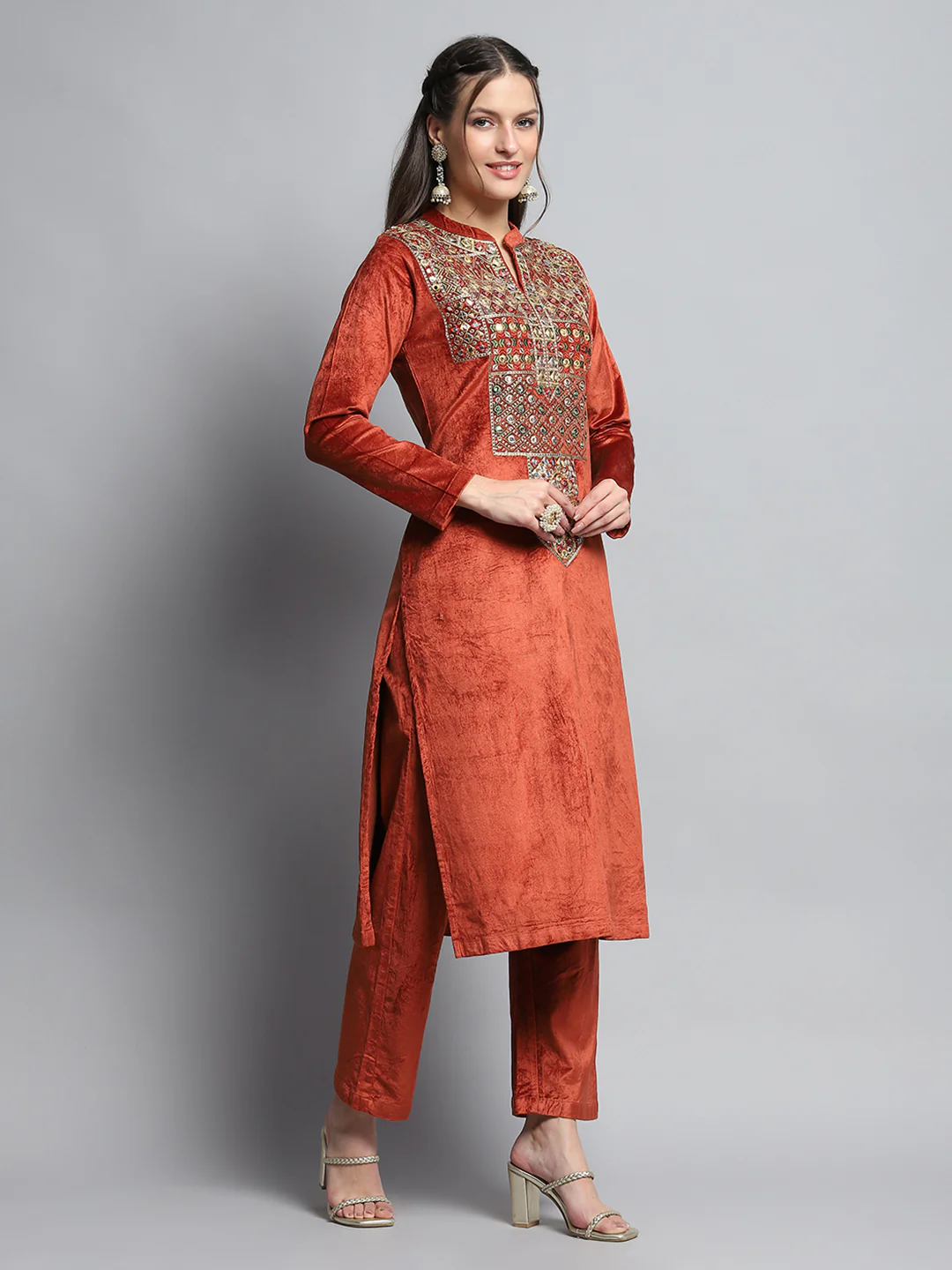 Women Rust Self Design Round Neck Full Sleeve Kurti Set for Winter - Image 4