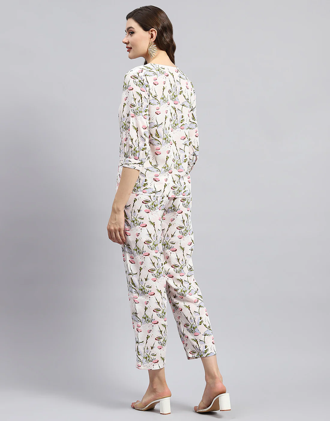 Women White & Pink Floral Print V Neck 3/4 Sleeve Cords Set - Image 6